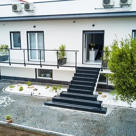 Maison De Julia Bed & Breakfast 4*